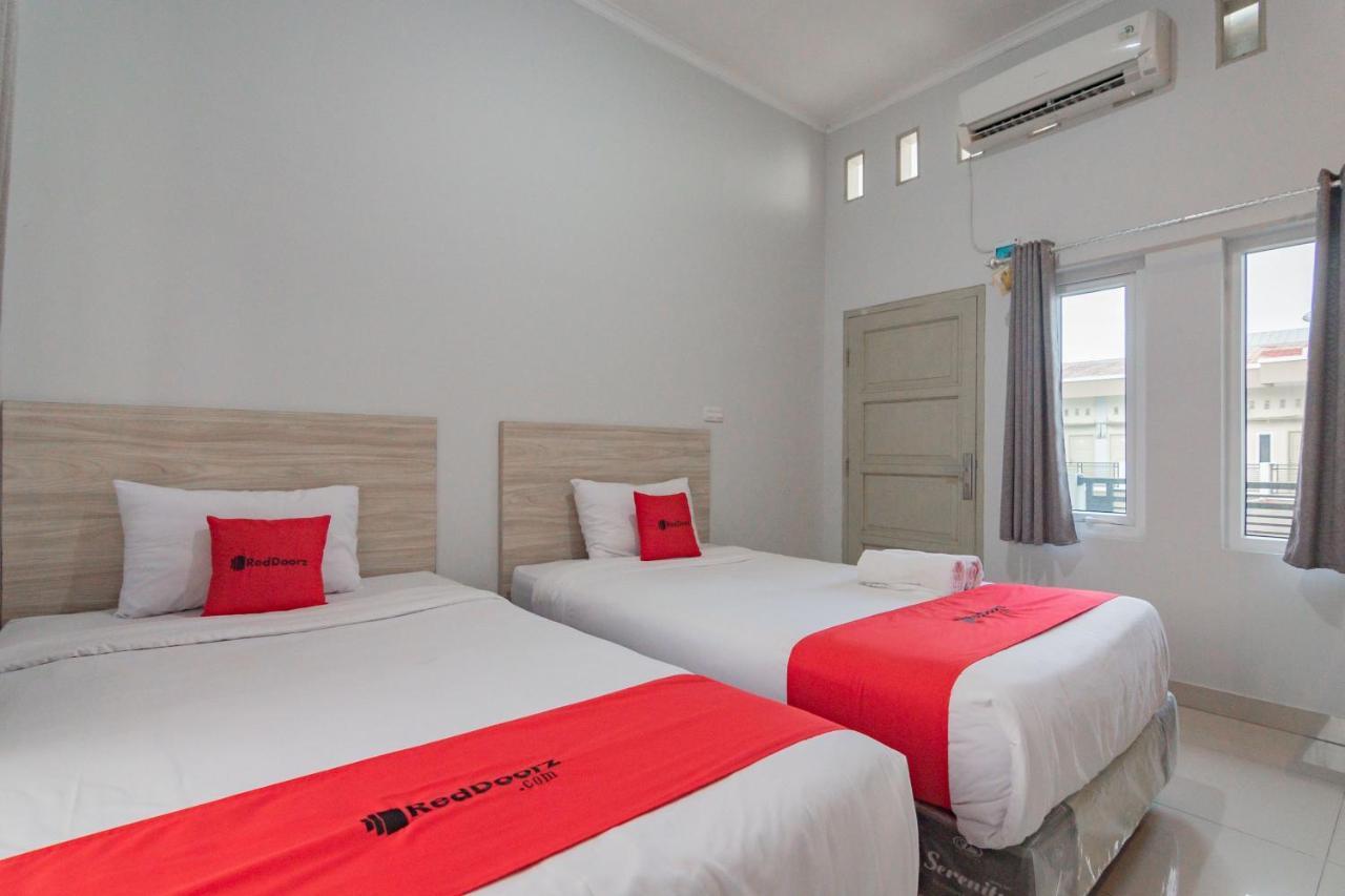Reddoorz Plus Syariah @ Tuparev Cirebon 3 Dış mekan fotoğraf