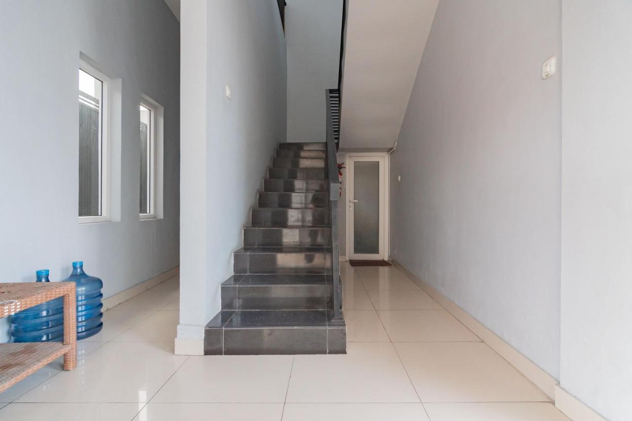 Reddoorz Plus Syariah @ Tuparev Cirebon 3 Dış mekan fotoğraf