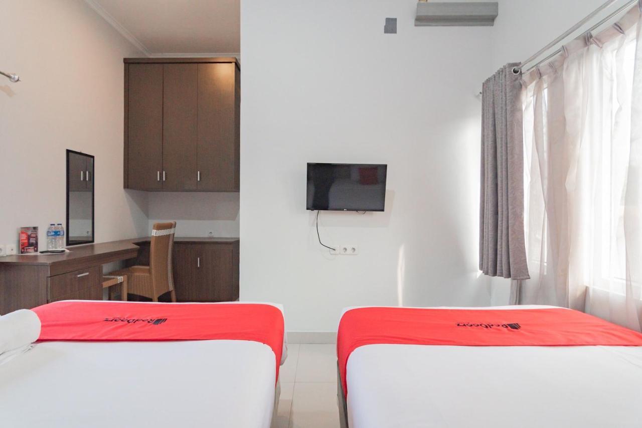 Reddoorz Plus Syariah @ Tuparev Cirebon 3 Dış mekan fotoğraf