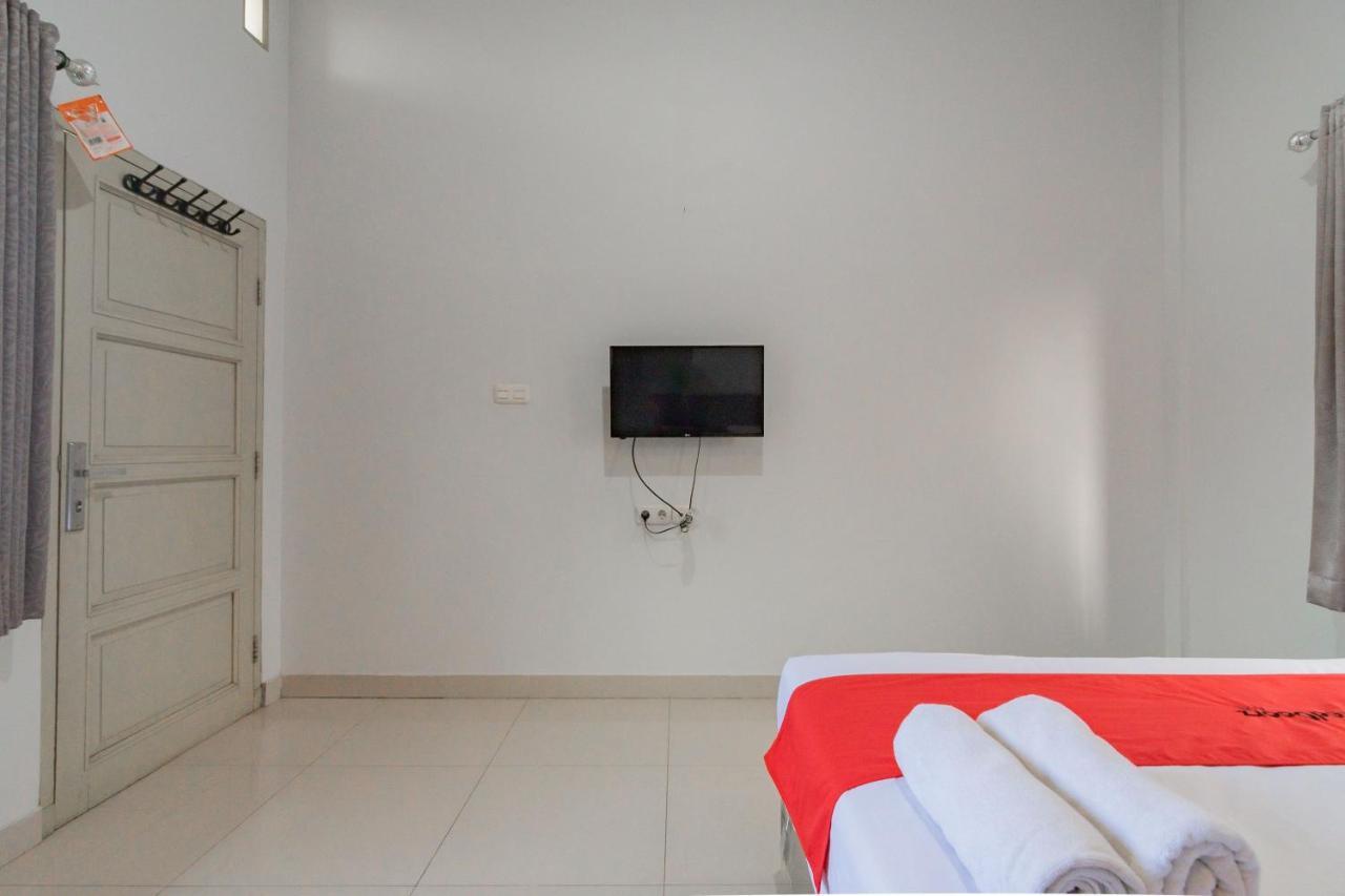 Reddoorz Plus Syariah @ Tuparev Cirebon 3 Dış mekan fotoğraf
