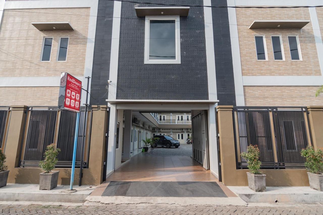 Reddoorz Plus Syariah @ Tuparev Cirebon 3 Dış mekan fotoğraf