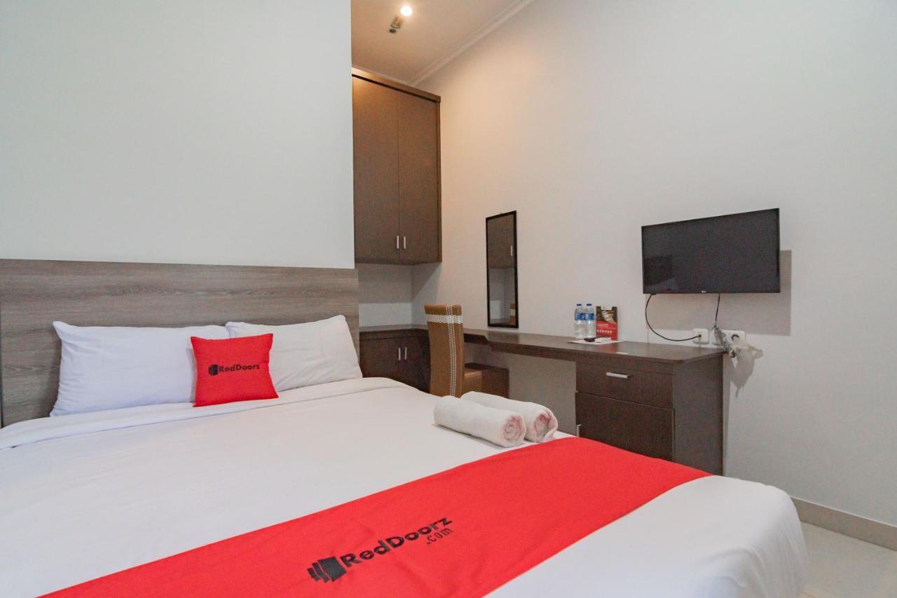 Reddoorz Plus Syariah @ Tuparev Cirebon 3 Dış mekan fotoğraf