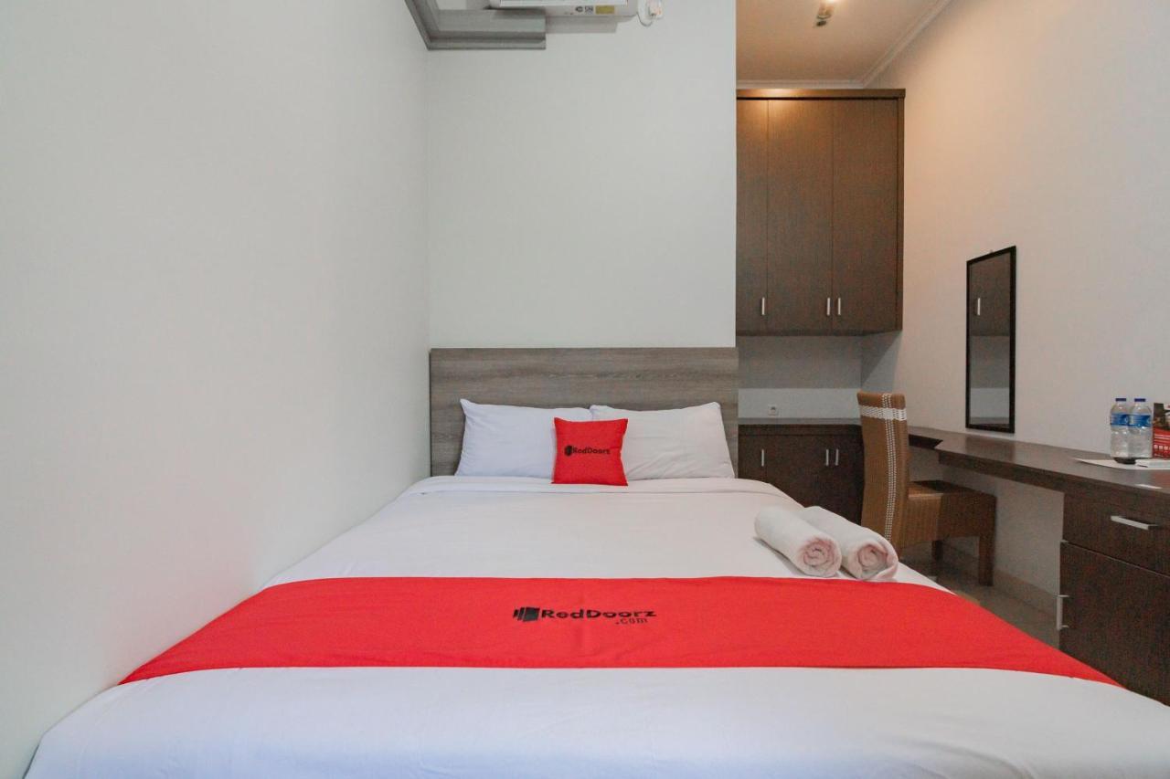 Reddoorz Plus Syariah @ Tuparev Cirebon 3 Dış mekan fotoğraf
